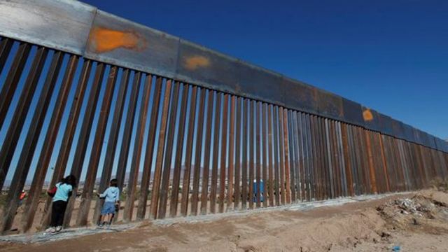 Ο Τραμπ θα ζητήσει 8,6 δισεκ. δολάρια για την κατασκευή του τείχους στα σύνορα με το Μεξικό