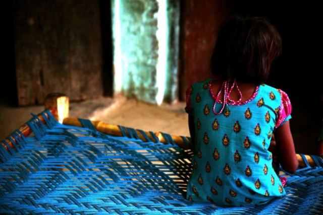Φρίκη στην Ινδία! Άγριος βιασμός 7χρονης με μεταλλικό σωλήνα – Χαροπαλεύει η ανήλικη