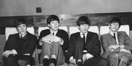 Ιστορική στιγμή: Κυκλοφόρησε το τελευταίο τραγούδι των Beatles - Όλα τα «Σκαθάρια» ξανά μαζί, με τη βοήθεια ΑΙ