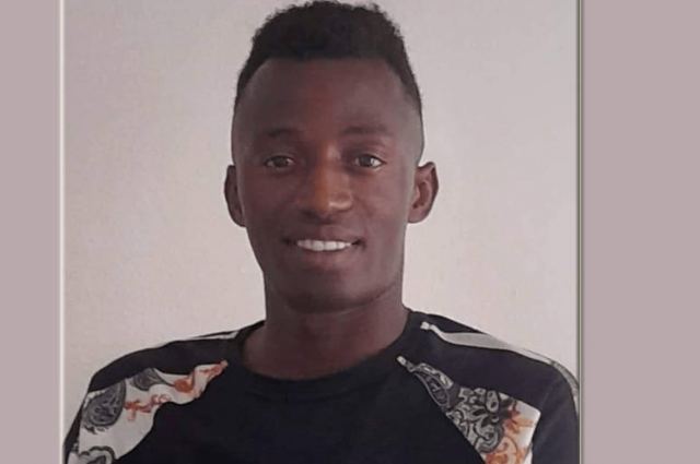 Σάμος: Αποφοίτησε από το λύκειο ο 19χρονος πρόσφυγας Σισσέ- Το συγκινητικό γράμμα των καθηγητών του