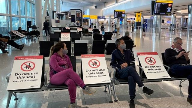 Χαμός στη Βρετανία: Ακυρώνονται πτήσεις και πακέτα διακοπών στην Ελλάδα, μετά το νέο &quot;απαγορευτικό&quot;