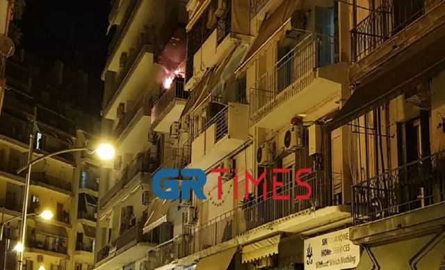 Μία 40χρονη διασωληνωμένη από τη φωτιά σε διαμέρισμα της Θεσσαλονίκης