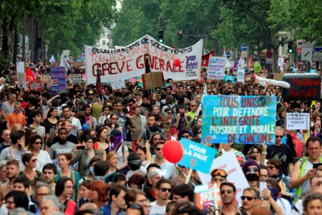 Γαλλία: «Κοσμοπλημμύρα» στις διαδηλώσεις εναντίον του Μακρόν [pics]