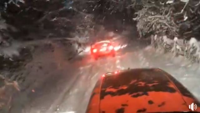 Φθιώτιδα: Συναγερμός για εγκλωβισμένο ασθενοφόρο και αυτοκίνητα στα χιόνια
