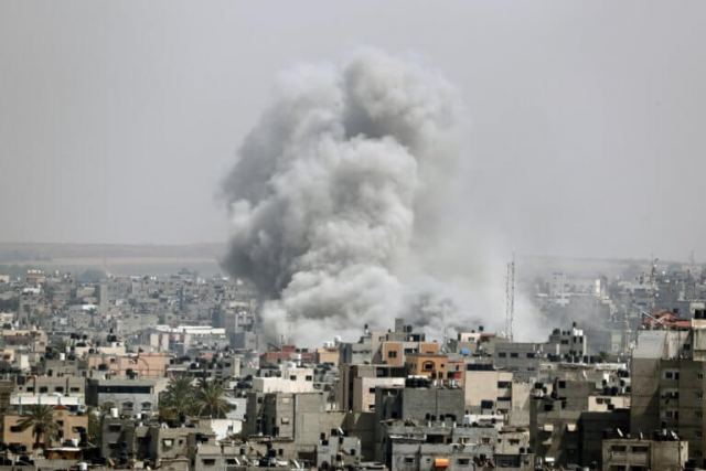 Λωρίδα της Γάζας: “Σφυροκόπημα” από Ισραηλινούς βομβαρδισμούς