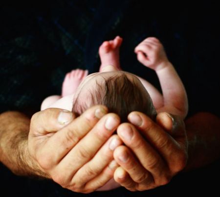 Γεννήθηκε το μωρό νούμερο 8 δισ.: Ο πληθυσμός της Γης μόλις έσπασε ένα ιστορικό φράγμα