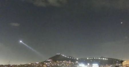 Tο… UFO πάνω από την Αθήνα και το σχόλιο του Θοδωρή Κολυδά