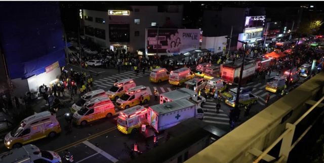 Νότια Κορέα: Τουλάχιστον 120 νεκροί όταν ποδοπατήθηκαν σε γιορτή για το Χάλογουιν στη Σεούλ [βίντεο]