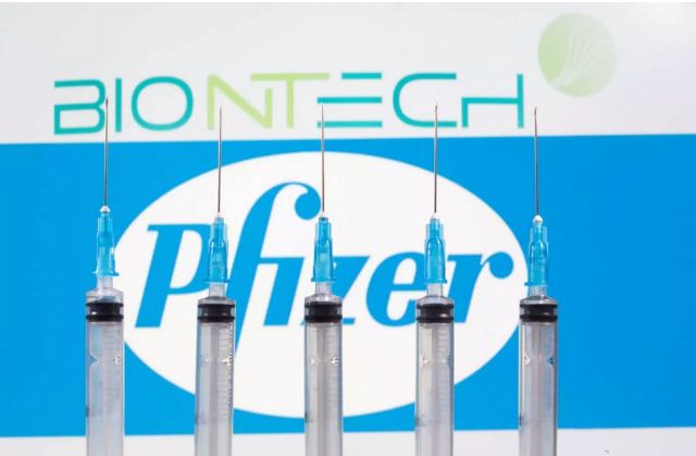 Μόσιαλος: Tο εμβόλιο της Pfizer προσφέρει προστασία και στις μεταλλάξεις του κορωνοϊού