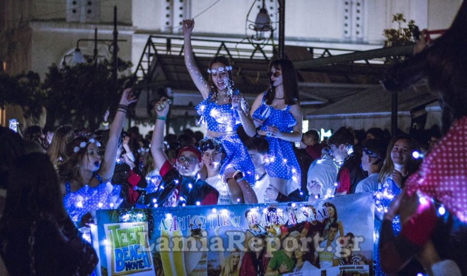 Λαμιώτικο Καρναβάλι: Δείτε εικόνες από τα αυτοφωτιζόμενα γκρουπ!