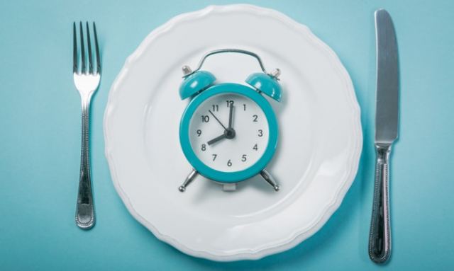 Η διαλειμματική νηστεία βοηθάει στην απώλεια βάρους – Η δίαιτα 16:8