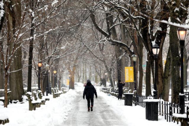 Αντιμέτωπη με τη σφοδρότερη φετινή χιονοθύελλα η Νέα Υόρκη – video
