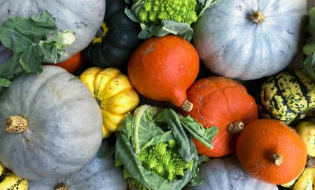 Τα 10 τρόφιμα που πρέπει να τρώτε το φθινόπωρο για να βελτιώσετε την υγεία σας