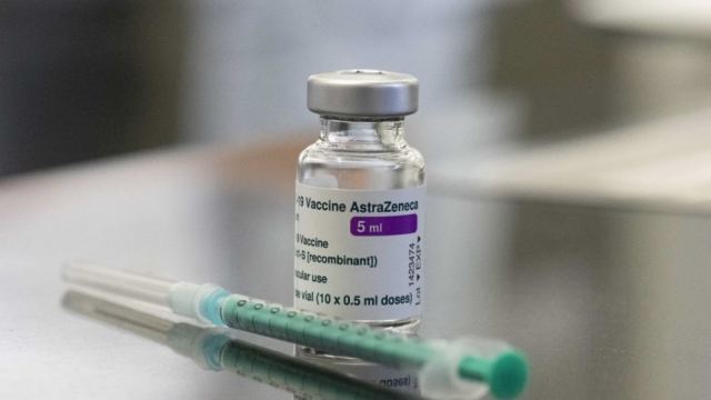 Κορωνοϊός - ΕΜΑ: Δεν διαπιστώνεται σύνδεση του εμβολίου AstraZeneca με θρομβώσεις