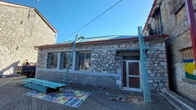 Αμφίκλεια: Αλλαγή της στέγης στο παλιό νηπιαγωγείο από το Δήμο