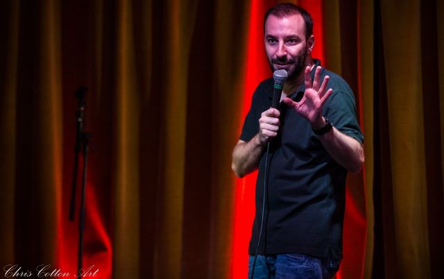 Απόψε: Stand up comedy: «Σχεδόν Σαράντα» του Γιώργου Χατζηπαύλου στη Λαμία