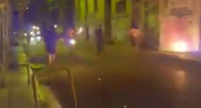Εξάρχεια: «Βροχή» από μολότοφ σε αστυνομικούς! Βίντεο ντοκουμέντο της επίθεσης