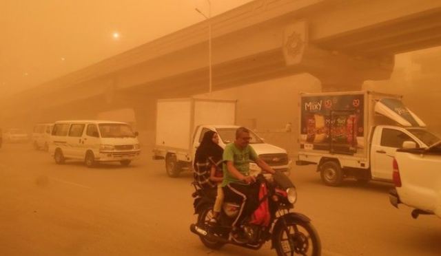 Αίγυπτος: Αμμοθύελλα &quot;σφυροκοπά&quot; το Κάϊρο και προκαλεί χάος