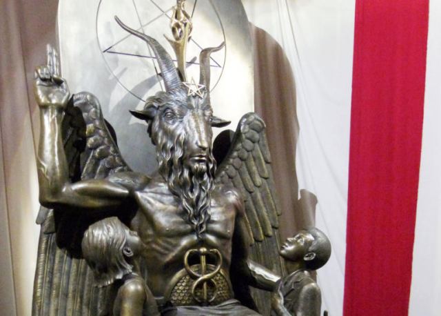 Η απίστευτη συμφωνία του Netflix με την Εκκλησία του Σατανά