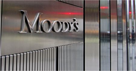 Ο οίκος Moody&#039;s αναβάθμισε στο Ba1 την Ελλάδα - Ένα «βήμα» από την επενδυτική βαθμίδα