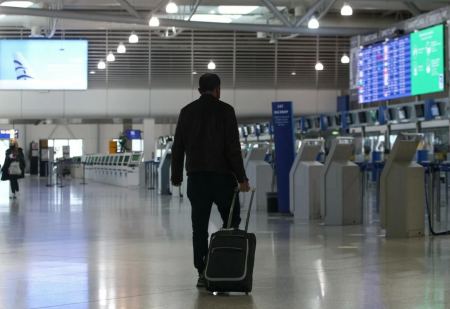Ελ. Βενιζέλος: Έκλεβε βαλίτσες επιβατών από το 2016 - Τον συνέλαβαν χάρη σε ασύρματα ακουστικά