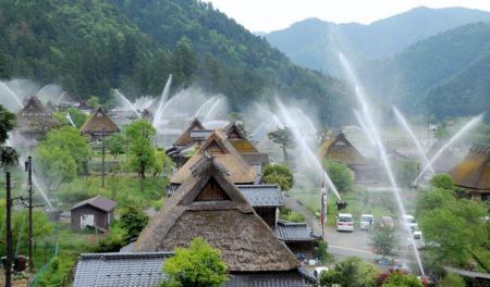Δείτε το αυτόματο σύστημα πυρόσβεσης που έχει ένα χωριό στην Ιαπωνία (ΒΙΝΤΕΟ)