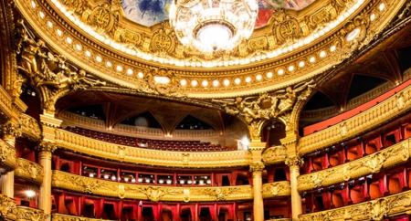 Για μια νύχτα, η Όπερα του Παρισιού μεταμορφώνεται σε Airbnb! (ΦΩΤΟ)