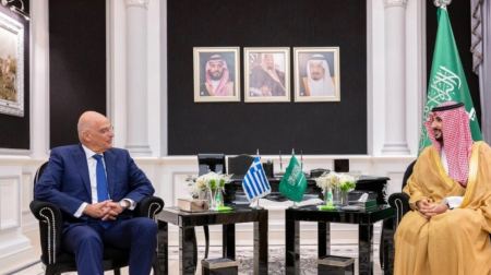 Δένδιας: Συναντήθηκε με τον Σαουδάραβα ομόλογό του στο Ριάντ - Παράταση της παρουσίας των ελληνικών Patriot