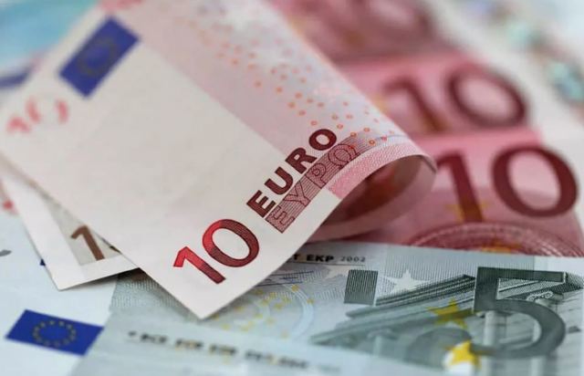 Έως την Τετάρτη οι αιτήσεις για το έκτακτο επίδομα των 400 ευρώ - Οι δικαιούχοι και τα δύο σημεία - κλειδιά