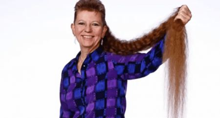 Ρεκόρ Γκίνες: Η Τάμι Μάνις έχει τα μακρύτερα μαλλιά στον κόσμο μήκους 172,5 εκ.