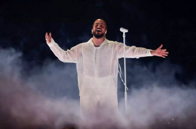 Slimane: Από το «Voice» στην Eurovision – Ο Γάλλος που καθήλωσε τραγουδώντας a capella μακριά από το μικρόφωνο