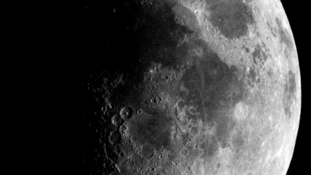 NASA: Ανιχνεύθηκε νερό στη φωτεινή πλευρά της Σελήνης