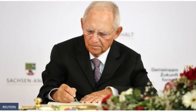 Σόιμπλε: Η... φαιά εξοχότης της γερμανικής πολιτικής παίρνει θέση στην πίσω σειρά ως &quot;απλός&quot; βουλευτής
