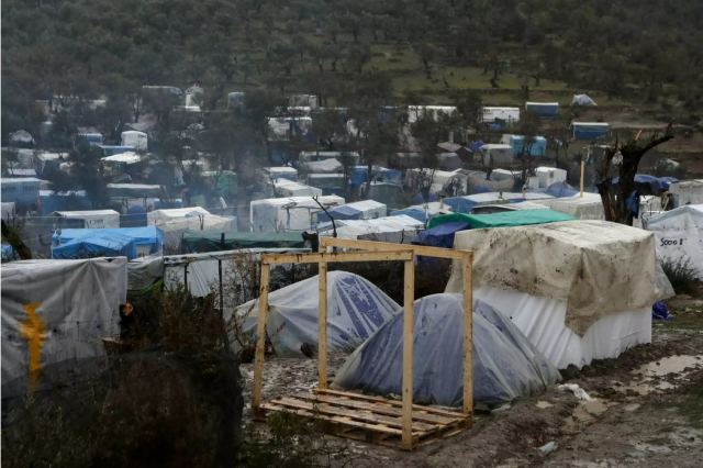 Κορωνοϊός: Πρώτο κρούσμα στη Μόρια! Νόσησε πρόσφυγας που είχε ταξιδέψει στην Αθήνα