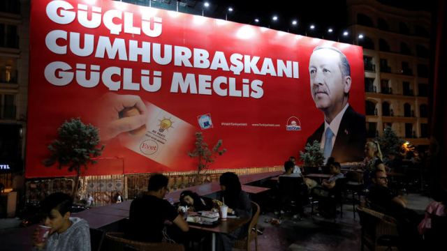 Ψηφίζει σήμερα η Τουρκία: Όλα τα πιθανά σενάρια της κάλπης