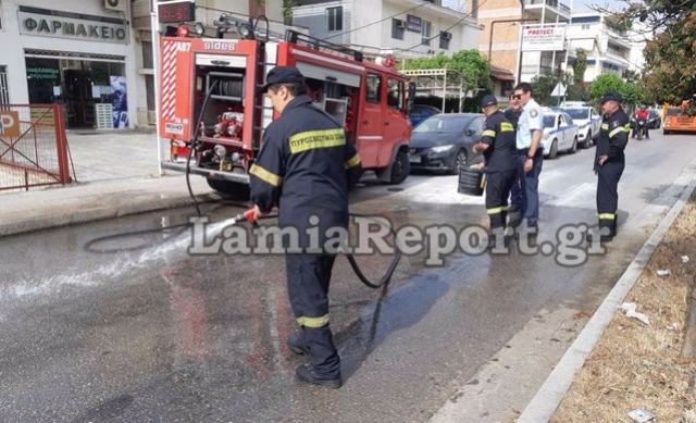 Λαμία: Λαμπάδιασε αυτοκίνητο στην οδό Κύπρου - Δείτε εικόνες