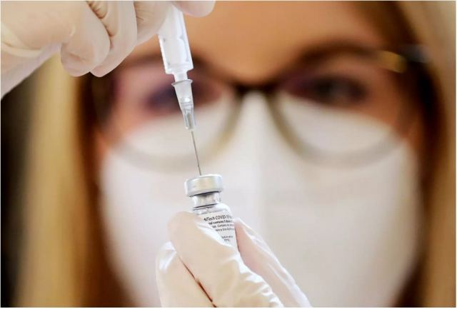 «Η ΕΕ θα επιταχύνει εγκρίσεις εμβολίων προσαρμοσμένων σε παραλλαγές του νέου κορονοϊού»