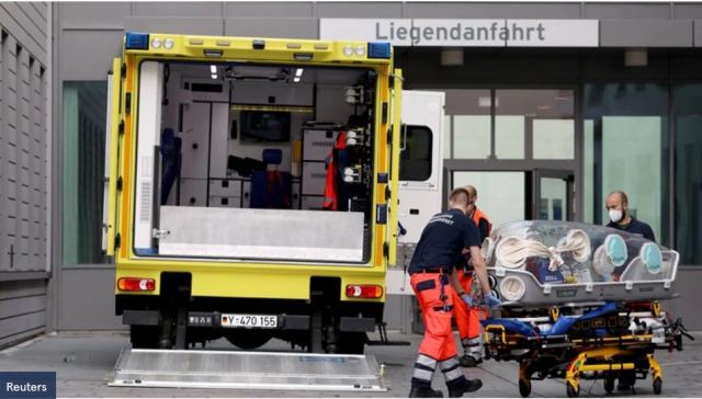 Ναβάλνι: Σε σοβαρή κατάσταση - Μεταφέρθηκε σε νοσοκομείο του Βερολίνου [Εικόνες]
