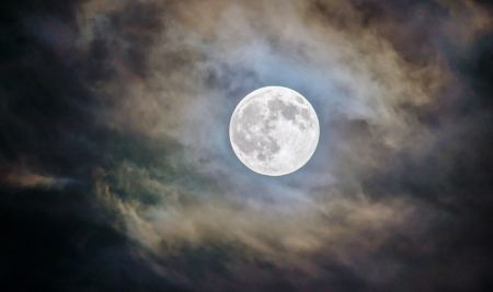 Πανσέληνος και ολική έκλειψη Σελήνης την Τρίτη - Γιατί ονομάζεται «φεγγάρι του κάστορα»
