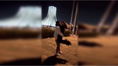 Ιράν: Φυλάκιση 10,5 ετών για νεαρό ζευγάρι επειδή χόρευαν αγκαλιασμένοι σε δημόσιο χώρο χωρίς χιτζάμπ
