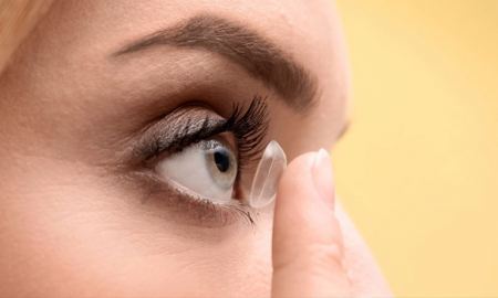 Οφθαλμίατρος αφαίρεσε 23 φακούς επαφής από το μάτι ασθενούς (ΒΙΝΤΕΟ)