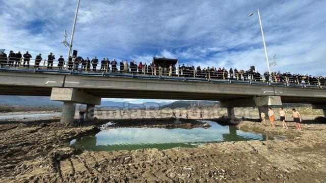 Ο καθαγιασμός των υδάτων στο Σπερχειό ποταμό στη γέφυρα Σπερχειάδας - Μακρακώμης