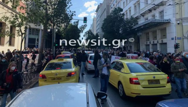 Κυκλοφορικός χάος από την πορεία στο κέντρο της Αθήνας (pics)