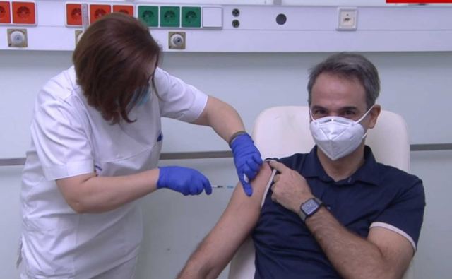Εμβολιάστηκε και ο πρωθυπουργός Κυριάκος Μητσοτάκης - ΒΙΝΤΕΟ