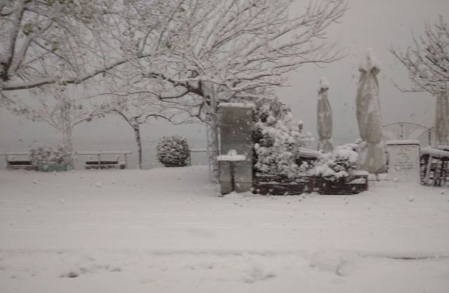 Πολύ το χιόνι και στα Καμένα Βούρλα (ΒΙΝΤΕΟ-ΦΩΤΟ)