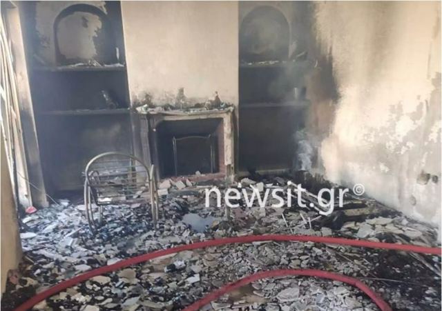 Φωτιά στην Βούλα: Σοκαριστικές εικόνες από το διαμέρισμα – Εγκλωβίστηκε στο μπάνιο η 53χρονη και κάηκε ζωντανή