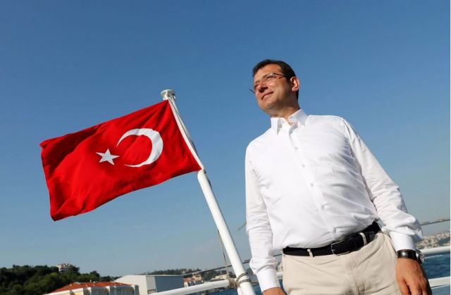 Τουρκία: Ο Ερντογάν «κυνηγά» δικαστικά τον Ιμάμογλου για αφίσες στην Κωνσταντινούπολη