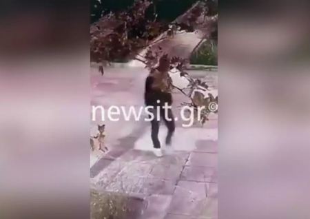Με αυτό το βίντεο έπιασαν τον «δράκο», από την πρώτη του επίθεση στη Γλυφάδα -Φαινόταν καθαρά το πρόσωπό του