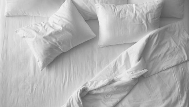 Ύπνος: Είναι κακό να κοιμάστε με πολλά μαξιλάρια;