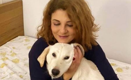 Τάνια Τρύπη: Υιοθέτησε το σκυλί που είχε κακοποιηθεί και βιαστεί με φρικιαστικό τρόπο